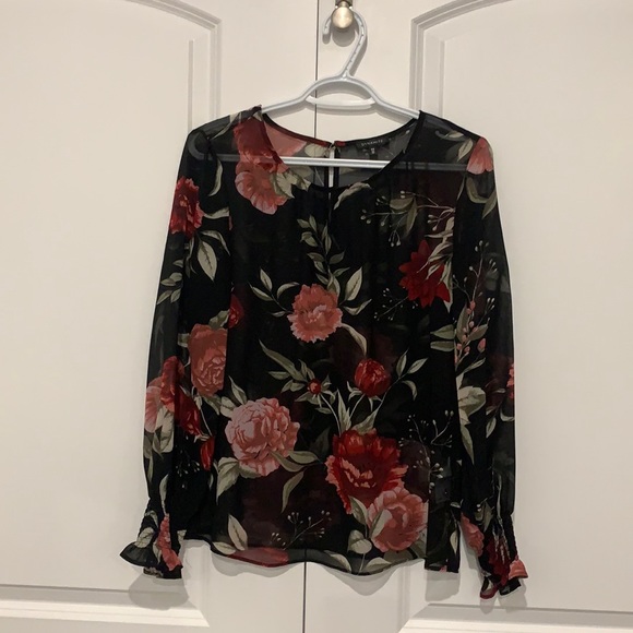 *3 for $21* Like new Dynamite black floral blouse - Picture 1 of 2